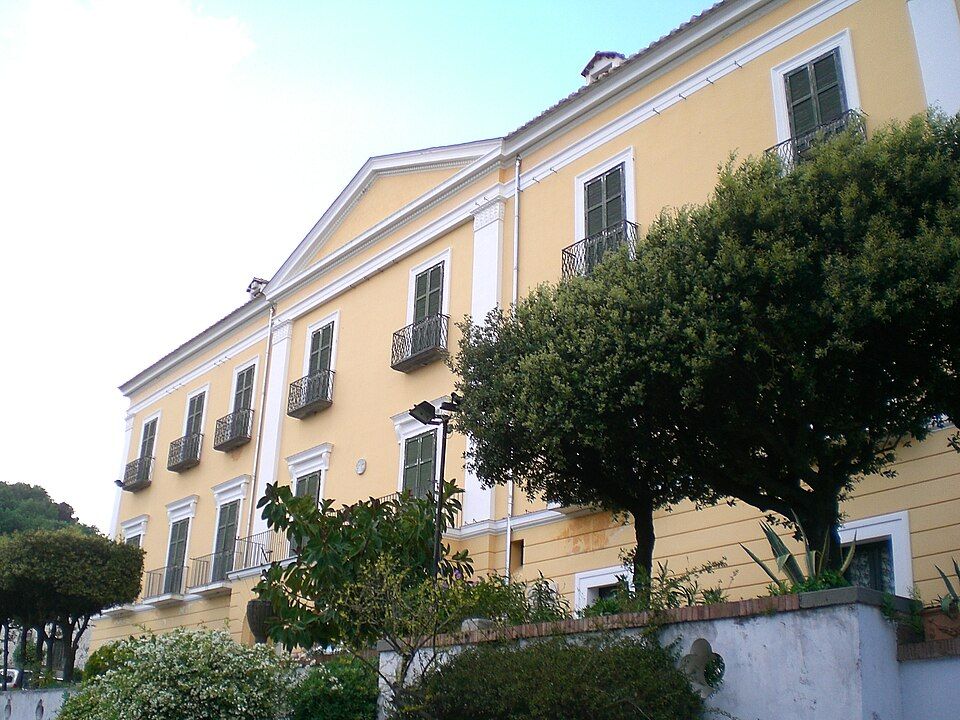 Villa Guariglia s muzeem keramiky ve čtvrti Raito ve Vietri