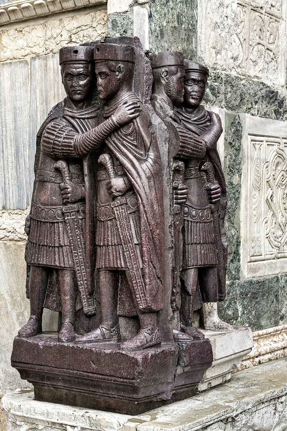 Porfyrové sousoší čtyř tetrarchů na nároží baziliky