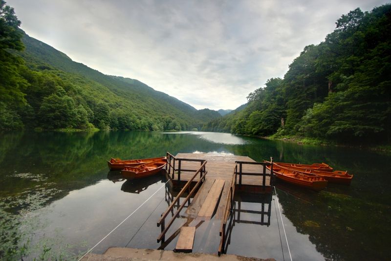Biogradské jezero a okolní hory
