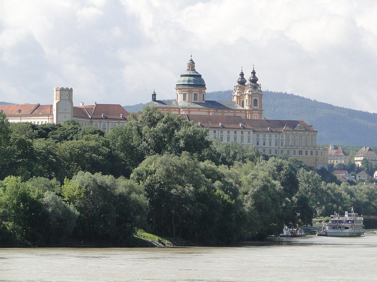 Barokní opatství Melk nad Dunajem v údolí Wachau