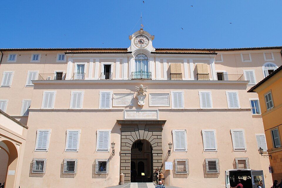 Pohled na jezero Albano z Castel Gandolfo