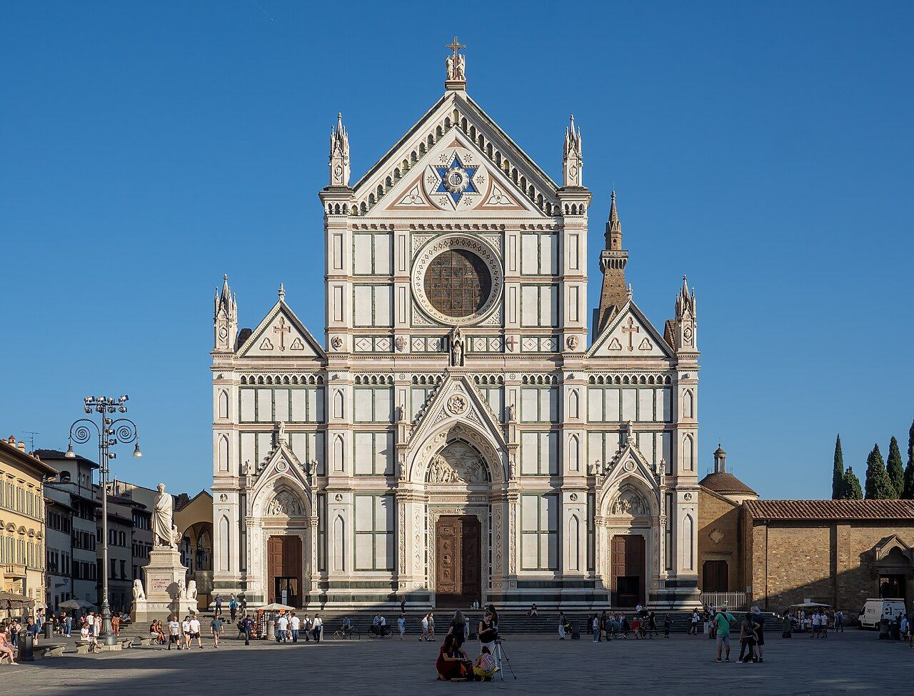 Mramorové průčelí baziliky Santa Croce ve Florencii