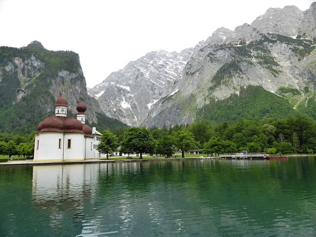 Königssee: nejčistší jezero Německa, ozvěna trubky pod Watzmannem a kaple sv. Bartoloměje