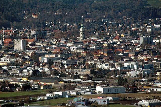 Klagenfurt a Wörthersee autem: drak Lindwurm, nejteplejší jezero Alp a kde nechat dodávku