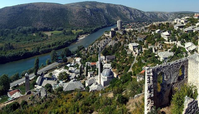 Počitelj autem: osmanské městečko nad Neretvou, pevnost a granátová jablka