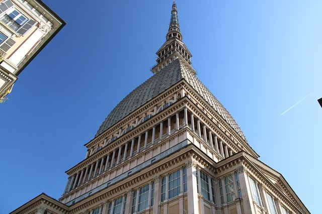 Mole Antonelliana v Turíně: výtah, filmové muzeum a výhled na Alpy