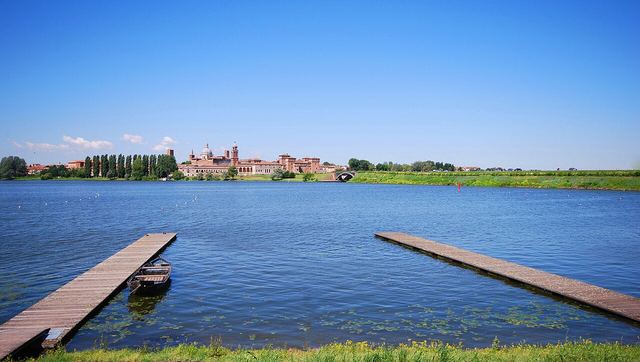 Mantova: město na třech jezerech, kde obři padají ze stropu