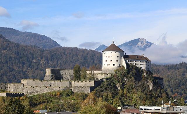 Pevnost Kufstein autem: Heldenorgel, podzemní chodby a kde nechat auto