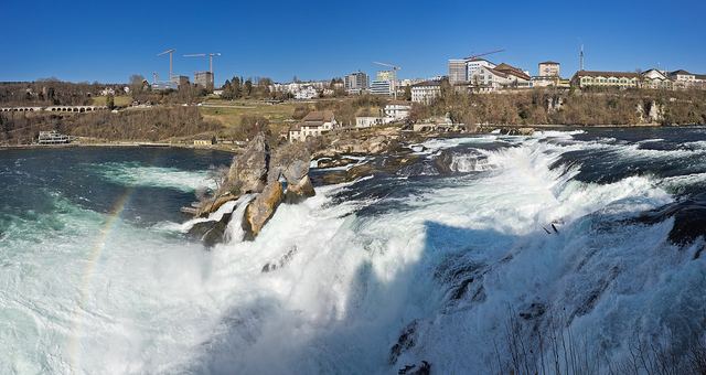 Rýnský vodopád (Rheinfall): největší vodopád Evropy u Schaffhausenu — kde nechat auto