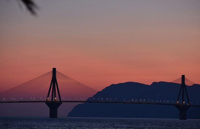 Patra autem: brána z Itálie, hrad, římské památky a most Rio–Antirrio