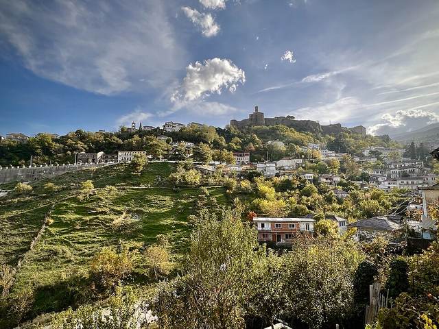 Gjirokastër: kamenné město jižní Albánie, hrad a věžovité domy