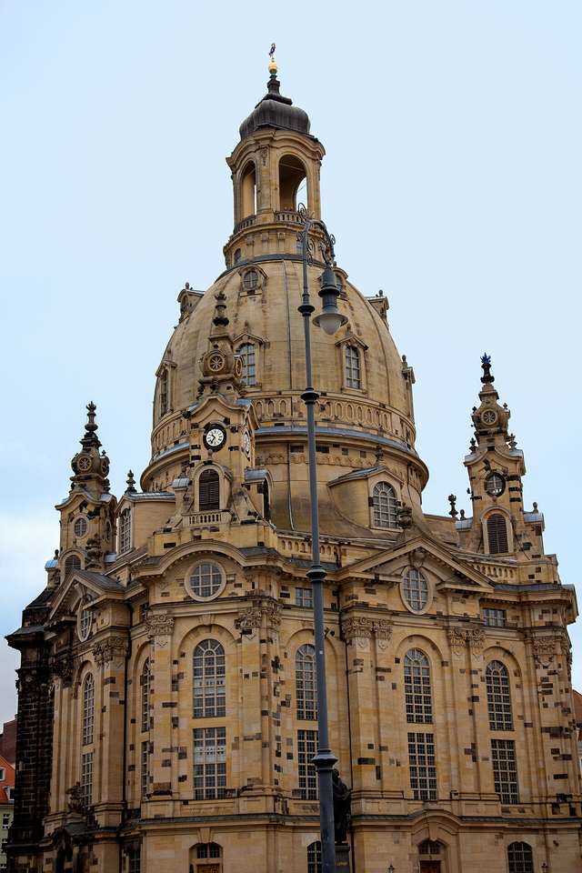 Frauenkirche v Drážďanech: kostel, který povstal z popela, a kde nechat auto