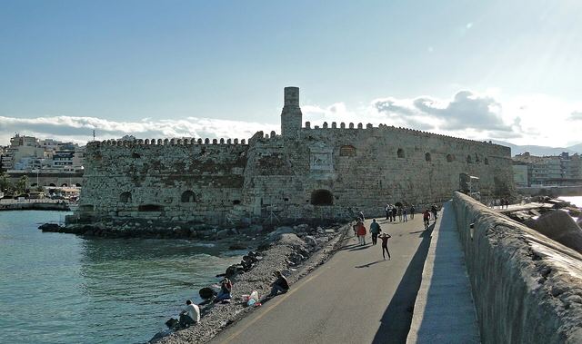 Heraklion autem: pevnost Koules, brána ke Knossu a kde nechat vůz