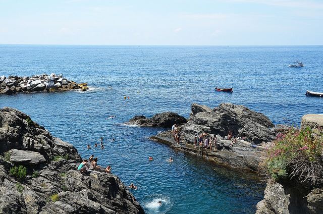 Manarola: vinice Sciacchetrà, panorama ze hřbitova a Via dell'Amore