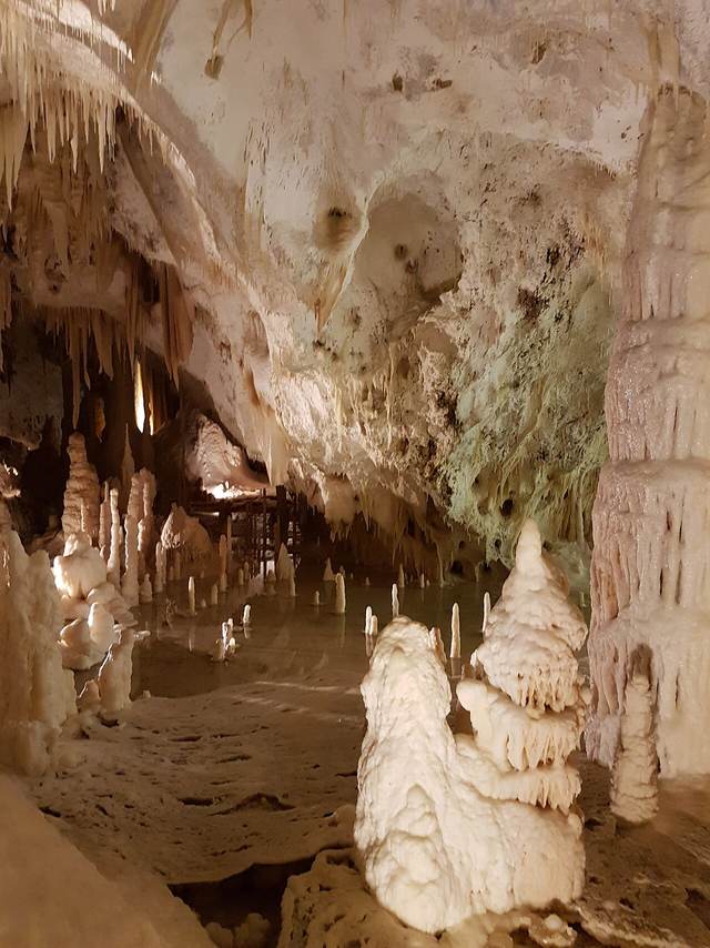 Grotte di Frasassi: obří jeskyně v Marche, Abisso Ancona a chrámek ve skále
