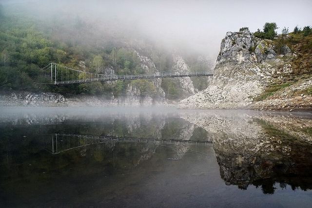 Uvac: zaříznuté meandry kaňonu a kolonie supů v jihozápadním Srbsku