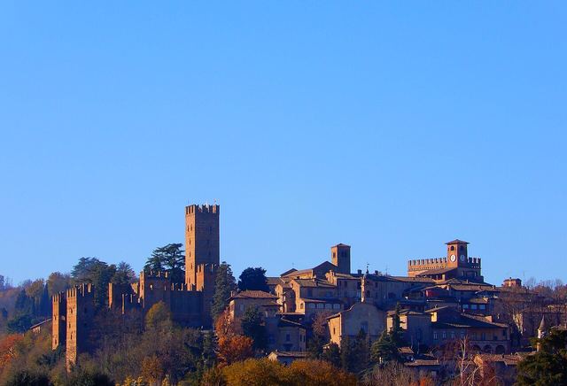 Castell'Arquato: středověký borgo na kopci, Rocca Viscontea a bazilika