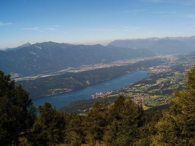 Millstättské jezero v Korutanech autem: nejteplejší alpské jezero, kde zaparkovat a kde se vykoupat zdarma