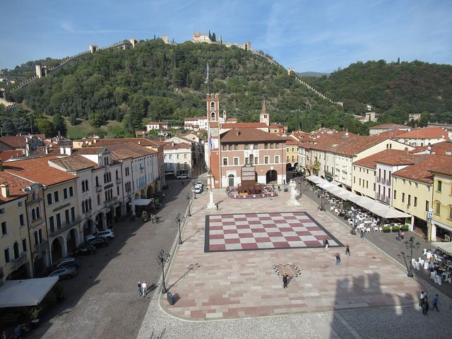 Marostica: město šachu s živou partií na náměstí, dva hrady a třešně