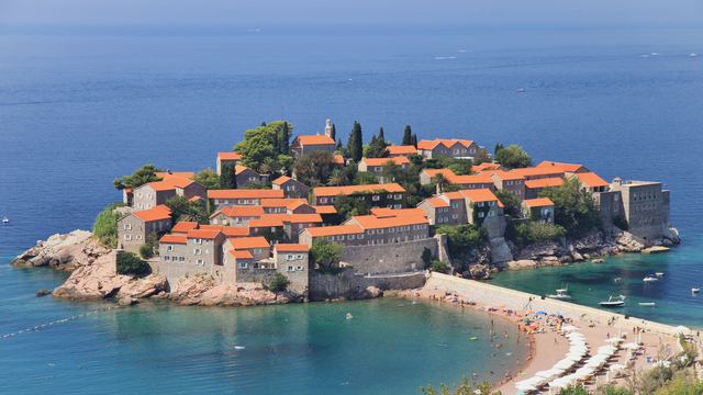 Sveti Stefan: nejfotografovanější ostrůvek Jadranu, na který se nedostanete