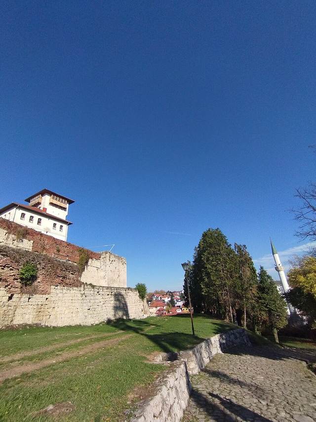 Gradačac: hrad Draka bosenského a město růží