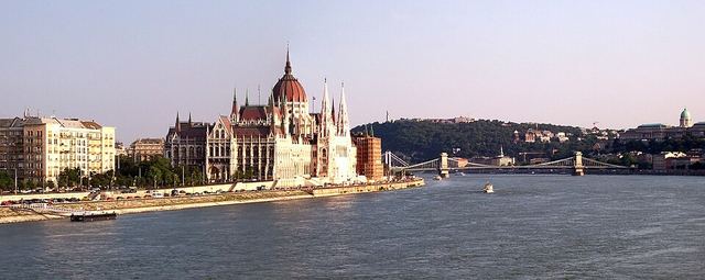 Budapešť autem: Parlament, lázně, Rybářská bašta a kde nechat vůz