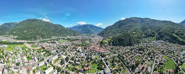 Bellinzona: tři hrady UNESCO a italské Švýcarsko — co vidět a kde nechat auto