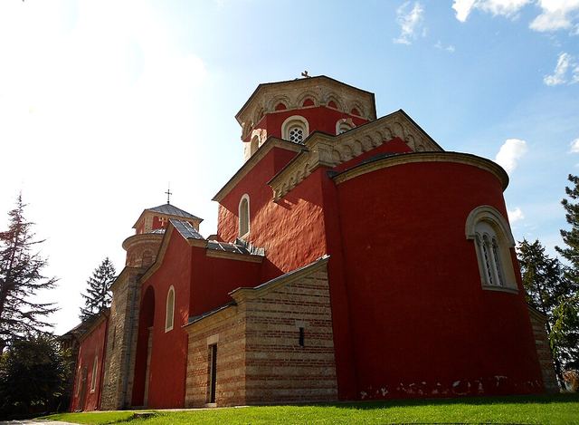 Žiča: červený korunovační klášter a mateřský chrám srbské církve