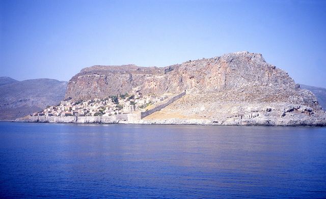 Monemvasia: skalní město, kam auto nesmí — Gibraltar Východu a víno malvazie