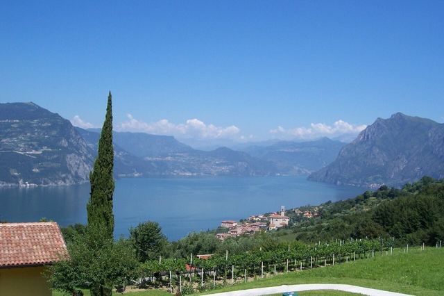 Lago d'Iseo a Monte Isola: nejhezčí jezero Lombardie, které všichni přejedou