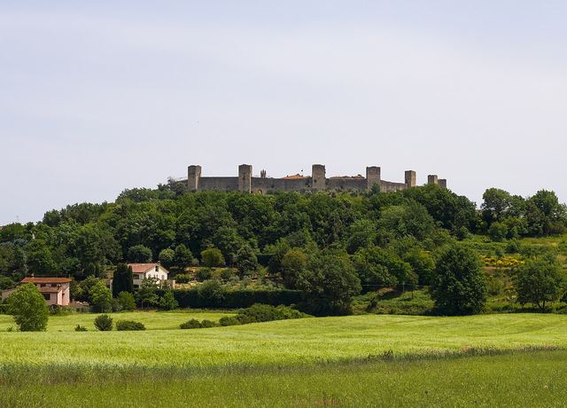 Monteriggioni: hradby se čtrnácti věžemi a městečko, které se vejde do dlaně