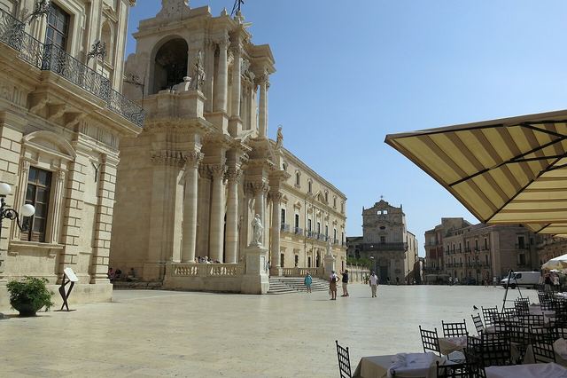 Siracusa a Ortigia: řecké divadlo, Archimédovo moře a katedrála, která se nerozhodla