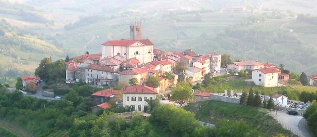 Šmartno v Goriških Brdech: opevnění, réva a výhledy na Alpy