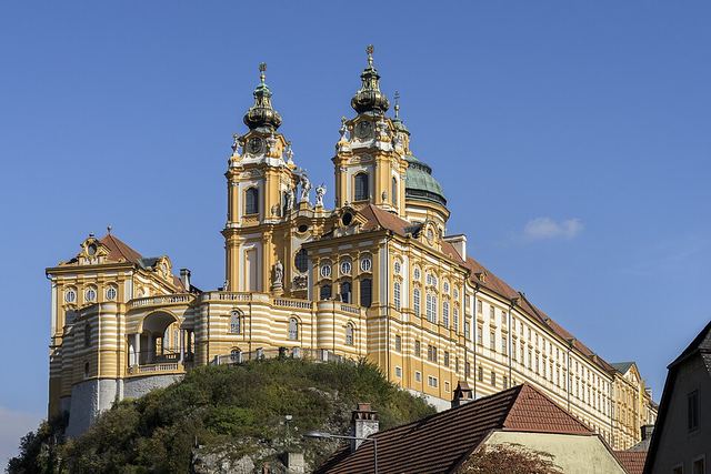 Opatství Melk autem: barokní loď nad Dunajem, knihovna jako z Jména růže a kde nechat vůz