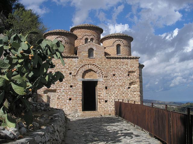 Stilo: byzantský chrám s pěti kupolemi nad kalábrským kaňonem