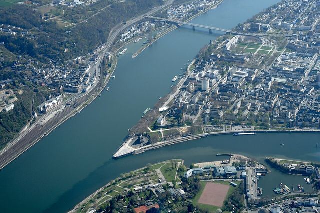 Koblenz a Deutsches Eck: soutok Rýna a Mosely, jezdecký kolos a kde nechat dodávku