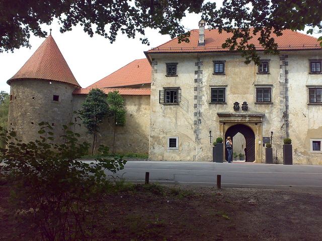 Grad Otočec: jediný vodní hrad ve Slovinsku a jak se tam dostat autem