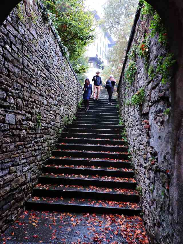 Bergamo Città Alta: horní město za benátskými hradbami, lanovka a parkování