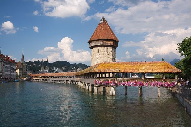 Luzern autem: Kapellbrücke, umírající lev a kde zaparkovat dodávku