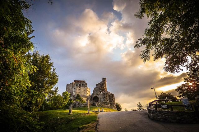 Sacra di San Michele: opatství na skále, co inspirovalo Jméno růže