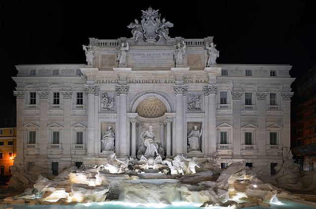 Fontána di Trevi: mince, dav a jak ji vyfotit bez tisíce hlav