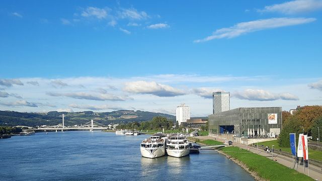 Linec (Linz) autem: muzeum budoucnosti, nejstrmější tramvaj a dóm jako z jiné ligy