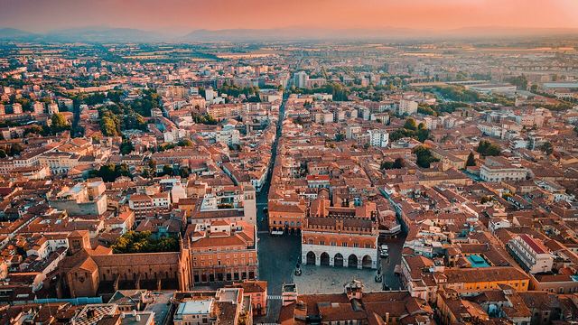 Piacenza: bronzoví jezdci na Piazza Cavalli, Palazzo Gotico a dóm