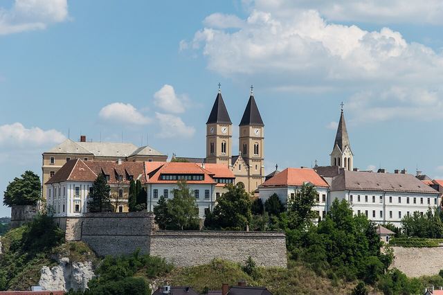 Veszprém autem: město královen, hradní vrch a kde nechat vůz