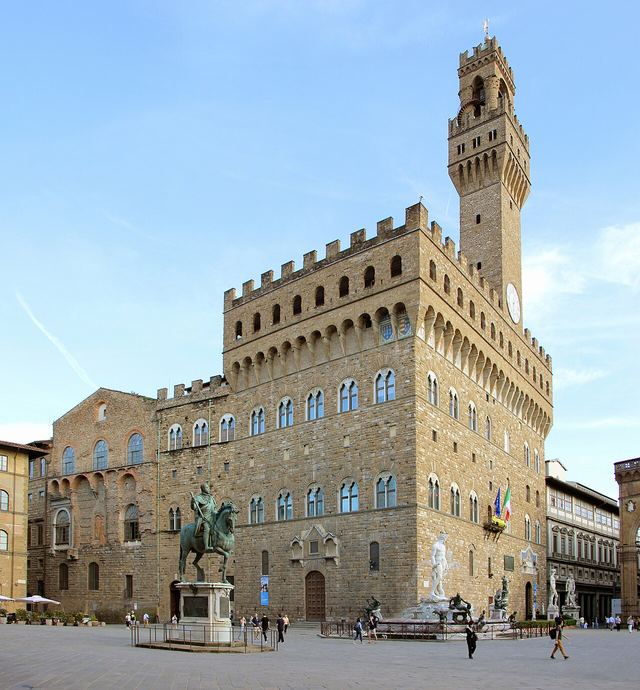 Palazzo Vecchio ve Florencii: vstupné, věž a sál, kde se srazili Leonardo s Michelangelem