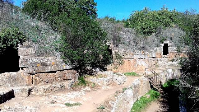 Etruské nekropole Cerveteri a Tarquinia: města mrtvých, kam se vejde celý antický život