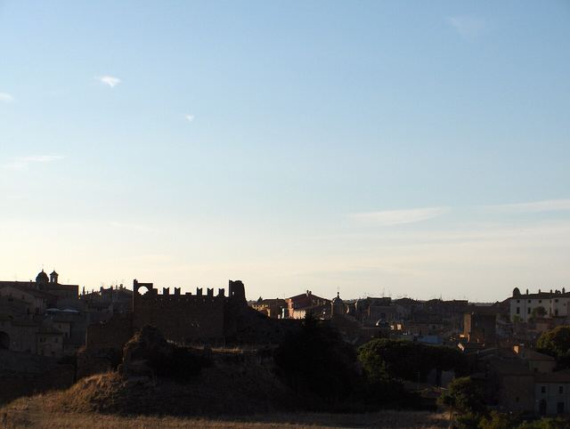 Tuscania: etruské město dvou románských basiliků, kde čas zapomněl pospíchat
