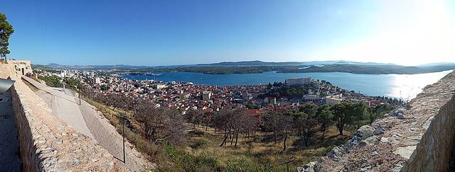 Šibenik autem: katedrála z UNESCO, čtyři pevnosti a brána ke Krce