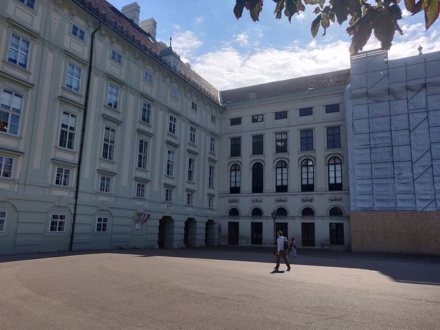 Hofburg ve Vídni autem: 600 let Habsburků, Sisi, lipicáni a kde nechat vůz