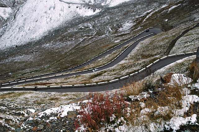 Nejkrásnější silnice Itálie autem: Stelvio, Amalfitana, Dolomity a vinařské serpentiny